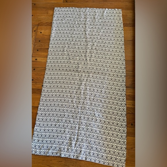 Another Rare Thomas Wylde find! Grey and white henna skull silk twill textile - Picture 2 of 6